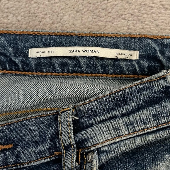 Zara Low Rise Ripped Jeans - Picture 3 of 3